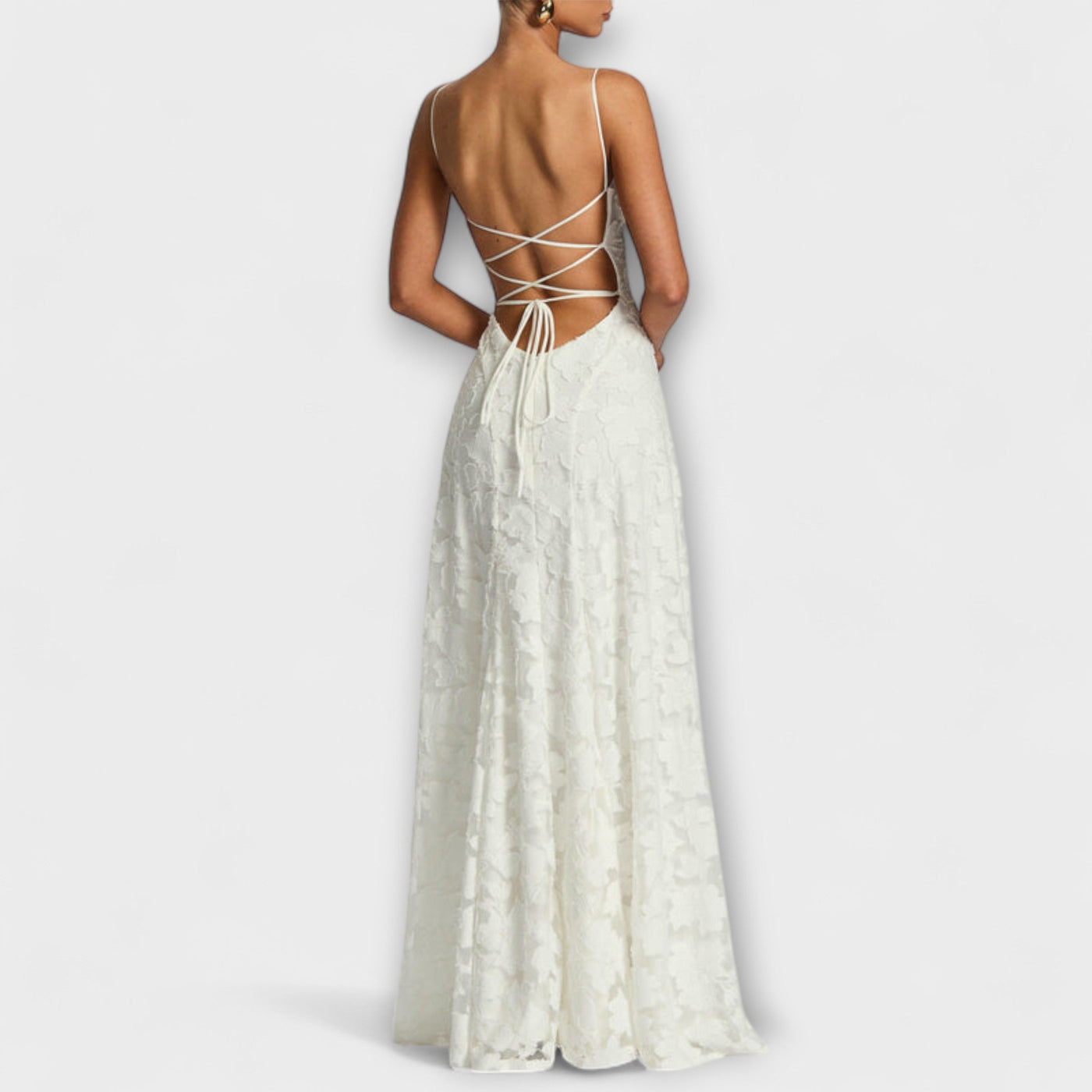 Elegancka koronkowa sukienka maxi w kwiaty