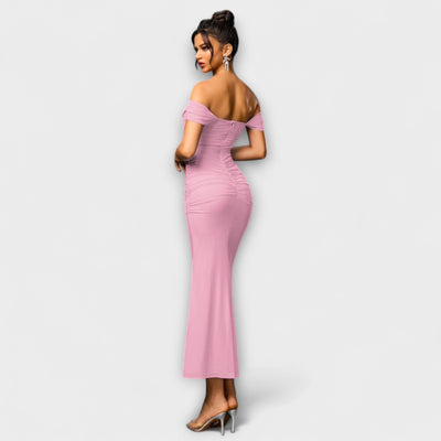 Sukienka bodycon z marszczeniami na ramionach