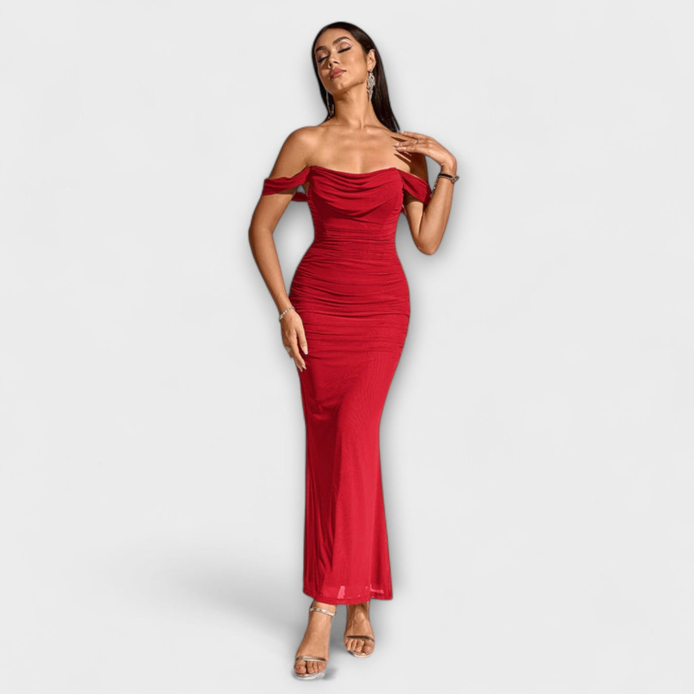 Sukienka bodycon z marszczeniami na ramionach