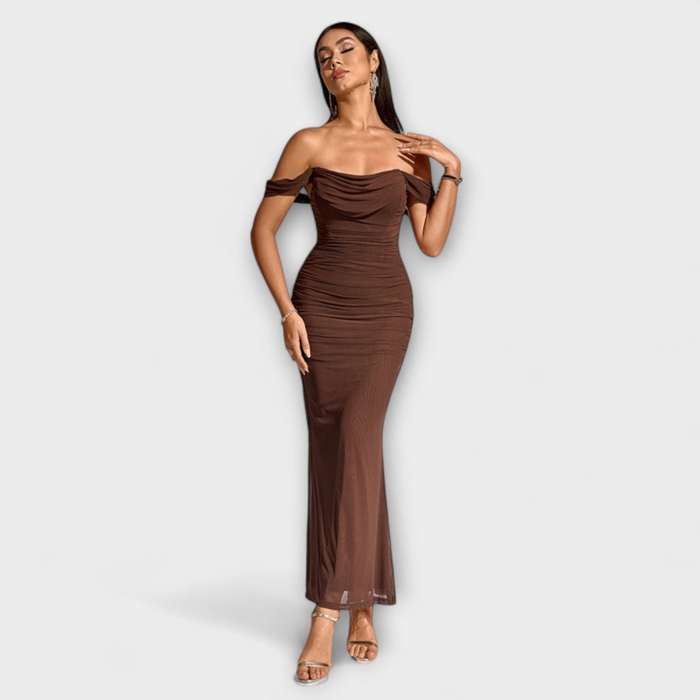 Sukienka bodycon z marszczeniami na ramionach