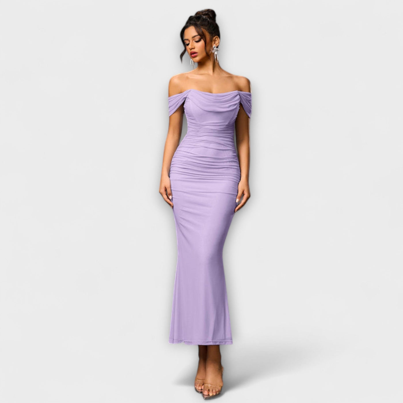 Sukienka bodycon z marszczeniami na ramionach