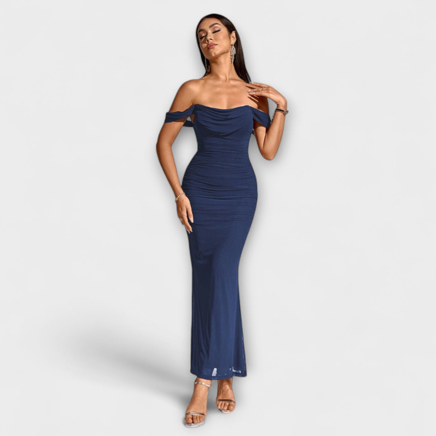 Sukienka bodycon z marszczeniami na ramionach