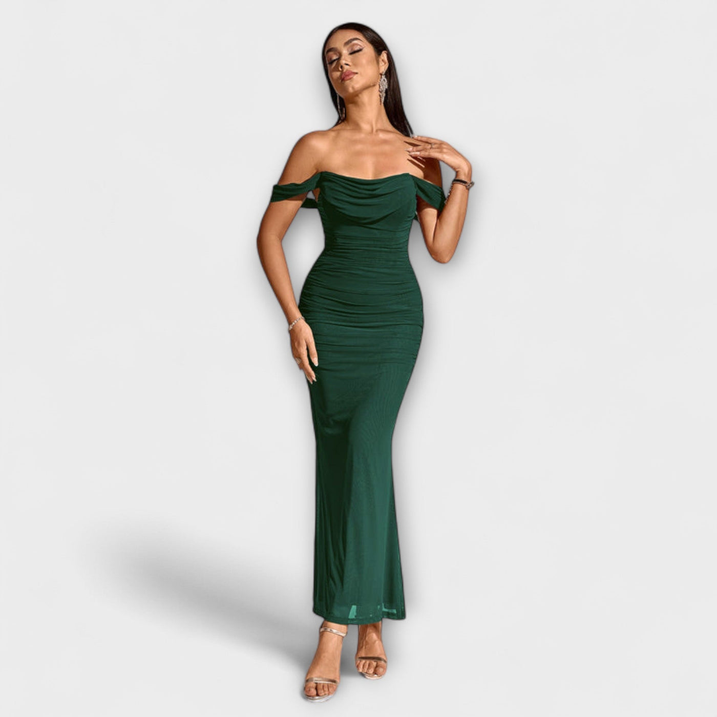 Sukienka bodycon z marszczeniami na ramionach
