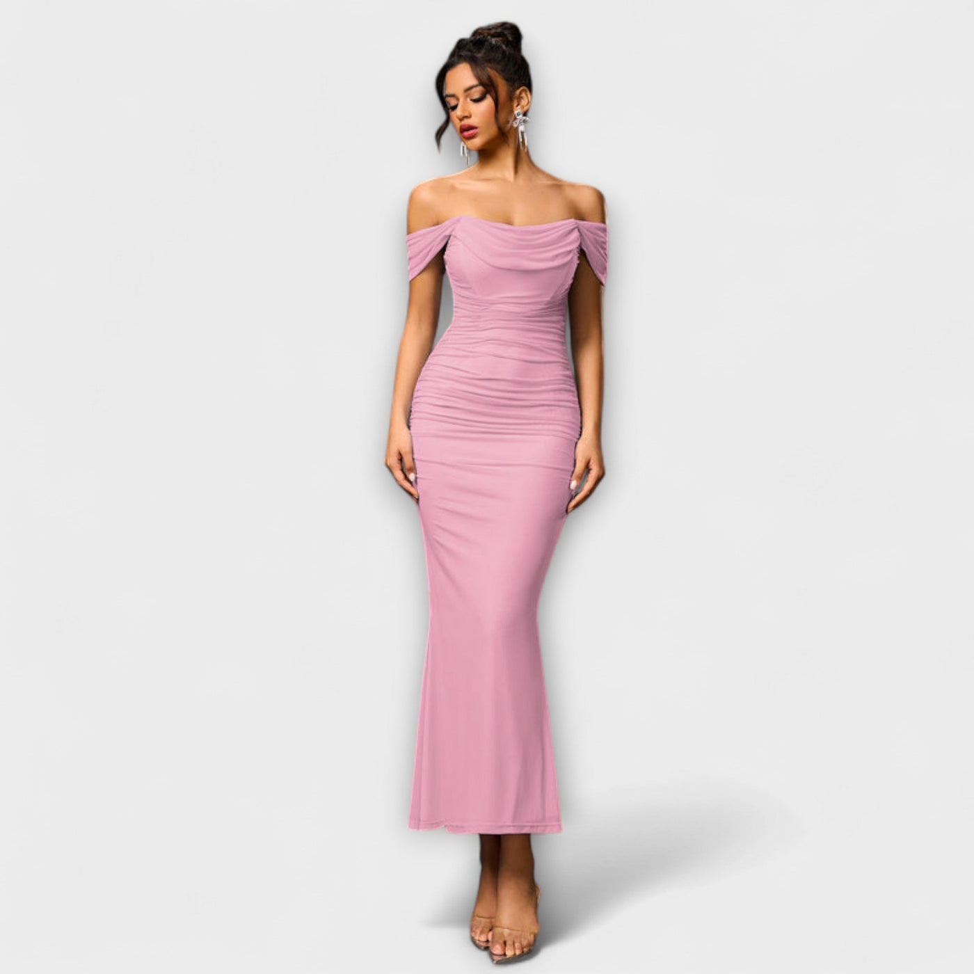 Sukienka bodycon z marszczeniami na ramionach
