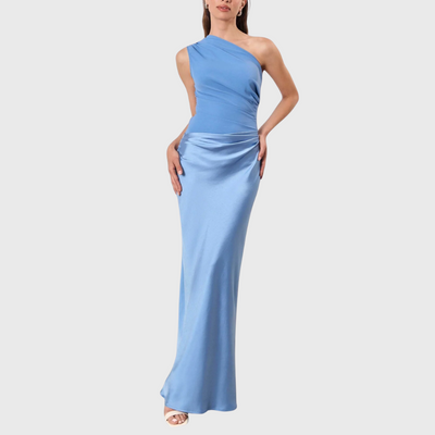 Elegancka sukienka maxi z jednym ramiączkiem i plisami