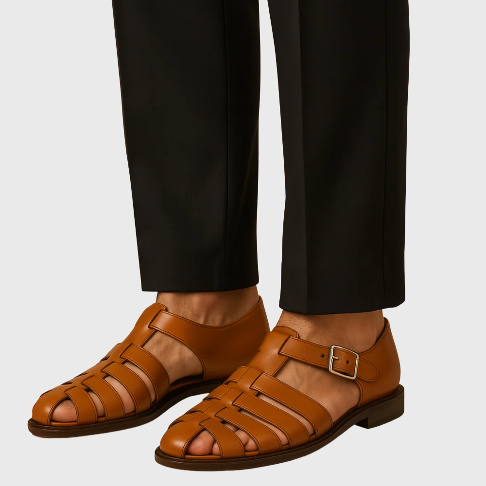 Zamknięte sandały z elegancką klamrą