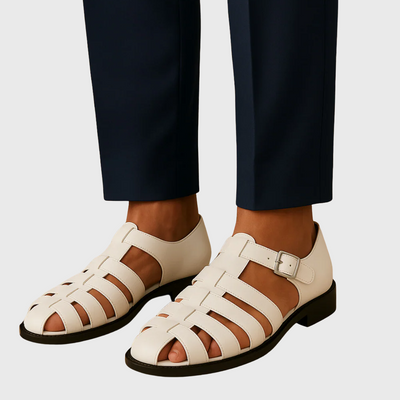 Zamknięte sandały z elegancką klamrą