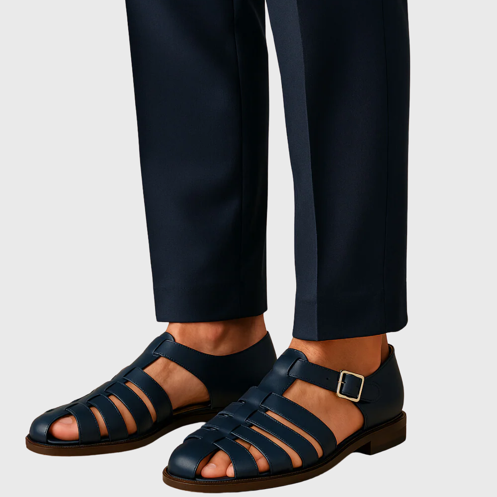 Zamknięte sandały z elegancką klamrą