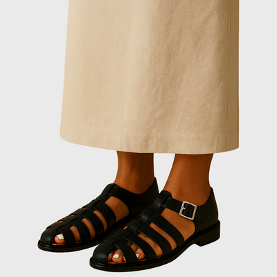Zamknięte sandały z elegancką klamrą