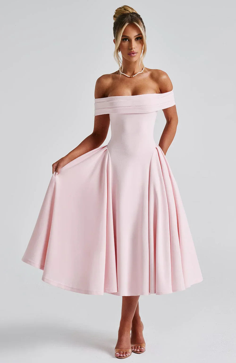 Sukienka Midi Alexander Saint w Eleganckim Stylu