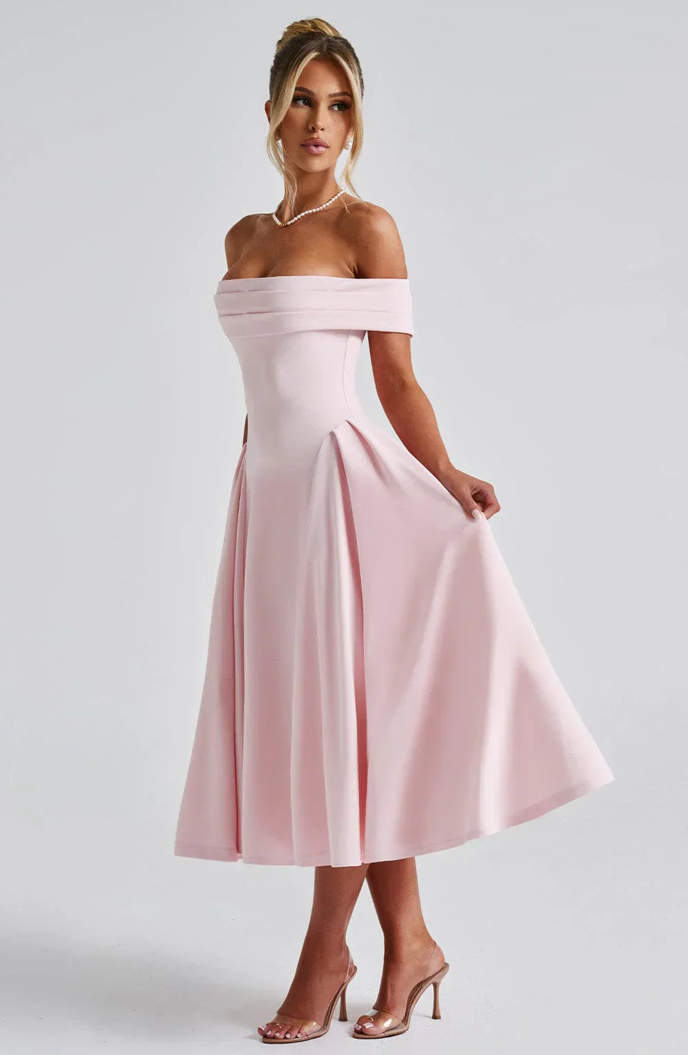 Sukienka Midi Alexander Saint w Eleganckim Stylu